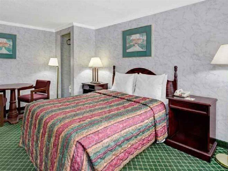 Days Inn Williamsburg Colonial Area Eksteriør bilde