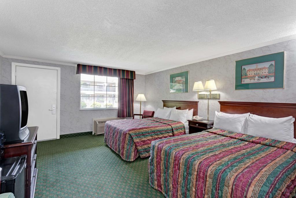 Days Inn Williamsburg Colonial Area Eksteriør bilde